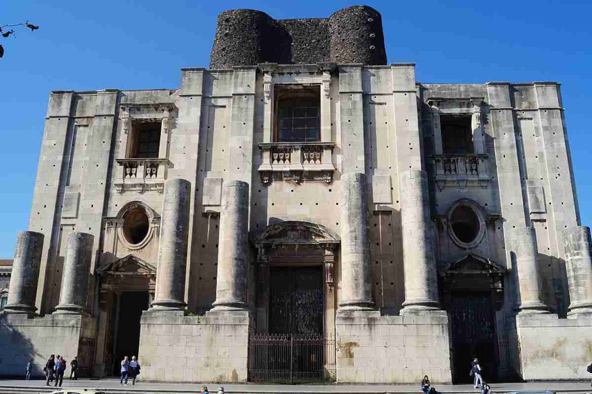 storia chiesa più grande Sicilia Catania San Nicolò l'Arena