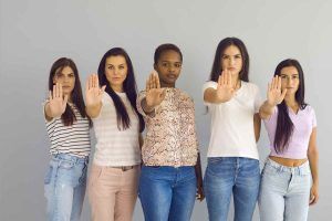 mediaset contro violenza